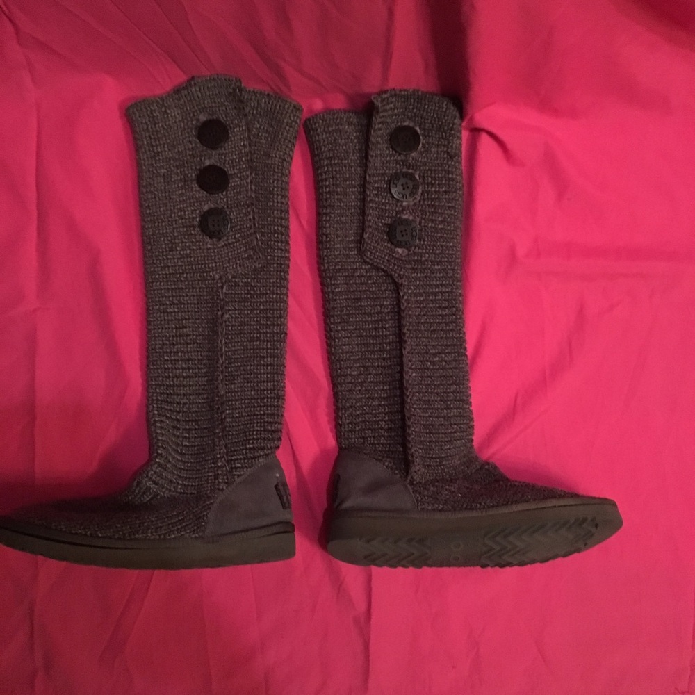 Gray Knit 3 Button Cardy UGG Boots, Size 10